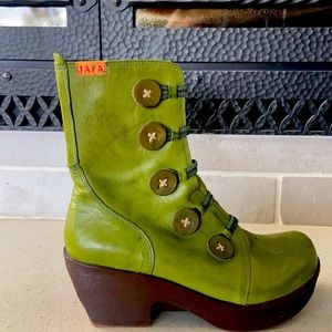 Green JAFA size 38 or 7 boots. Zip up